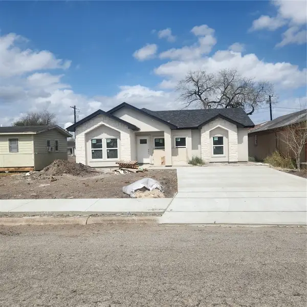 624 W Johnston Avenue, Kingsville, TX 78363