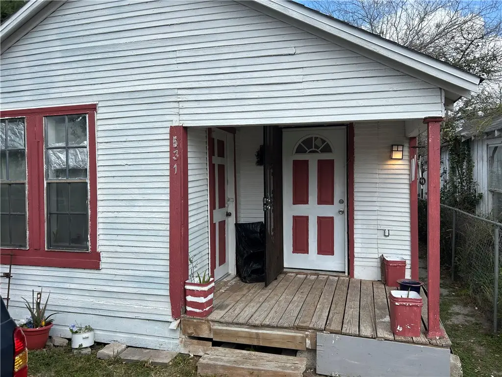 531 W Avenue E, Robstown, TX 78380 - #1