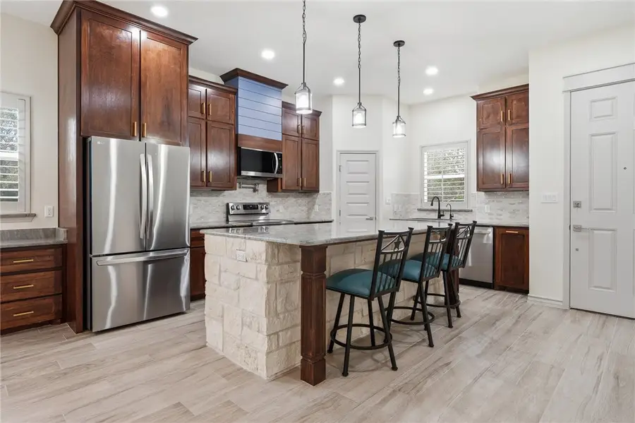 915 S 12th Street, Aransas Pass, TX 78336 - #2