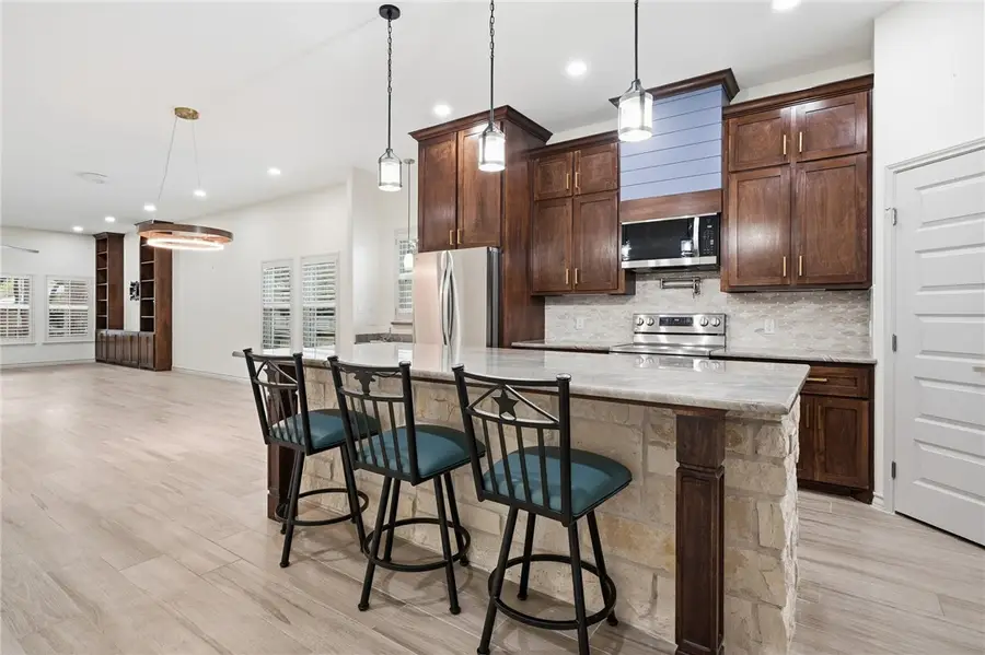 915 S 12th Street, Aransas Pass, TX 78336 - #3