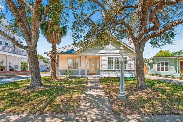 328 Del Mar Boulevard, Corpus Christi, TX 78404