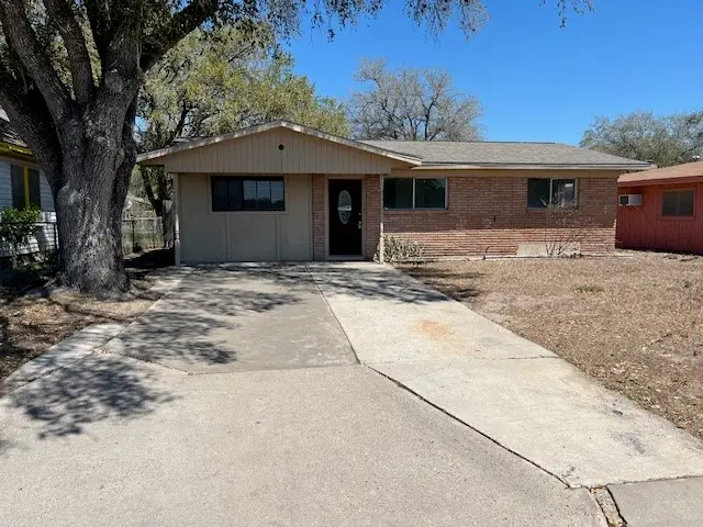 820 W Adams Street, Falfurrias, TX 78355 - #1