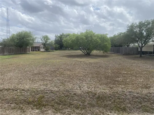 000 Herschap Street, Orange Grove, TX 78372