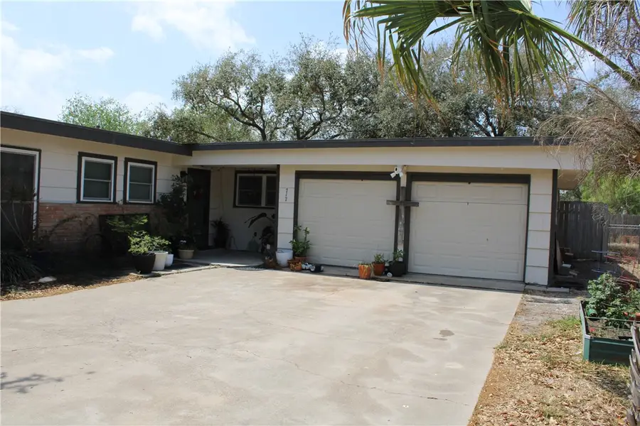 717 Santa Barbara Drive, Kingsville, TX 78363 - #2