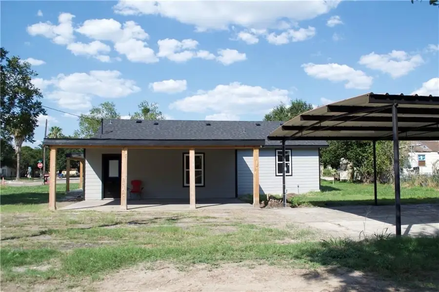 300 E Le Roy Street, Three Rivers, TX 78071 - #3