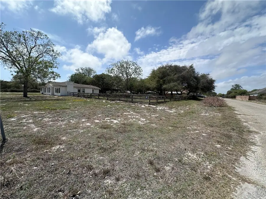 912 S 7th Street, Aransas Pass, TX 78336 - #3