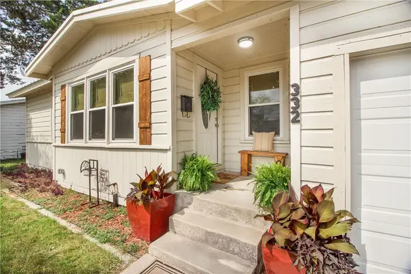 332 S Chiltipin Street, Sinton, TX 78387