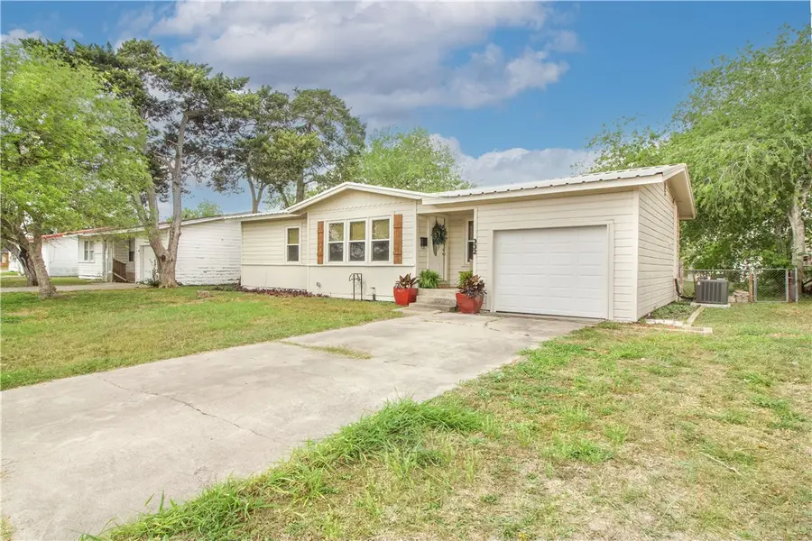 332 S Chiltipin Street, Sinton, TX 78387 - #2