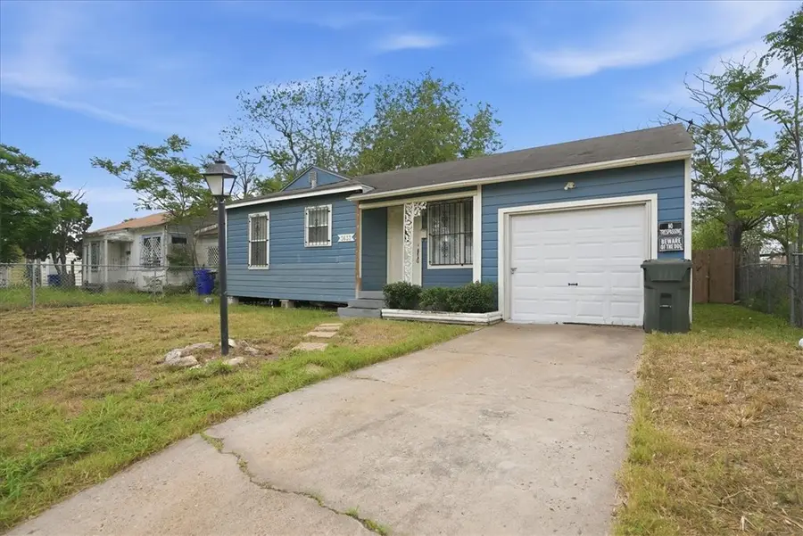 3633 Chestnut Street, Corpus Christi, TX 78411 - #2