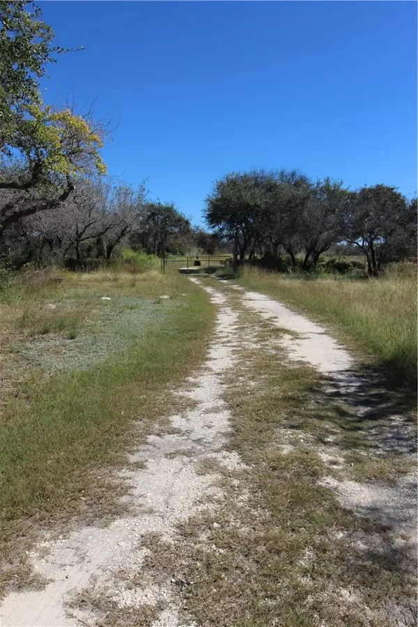 121 Kluge Trail, Rockport, TX 78382