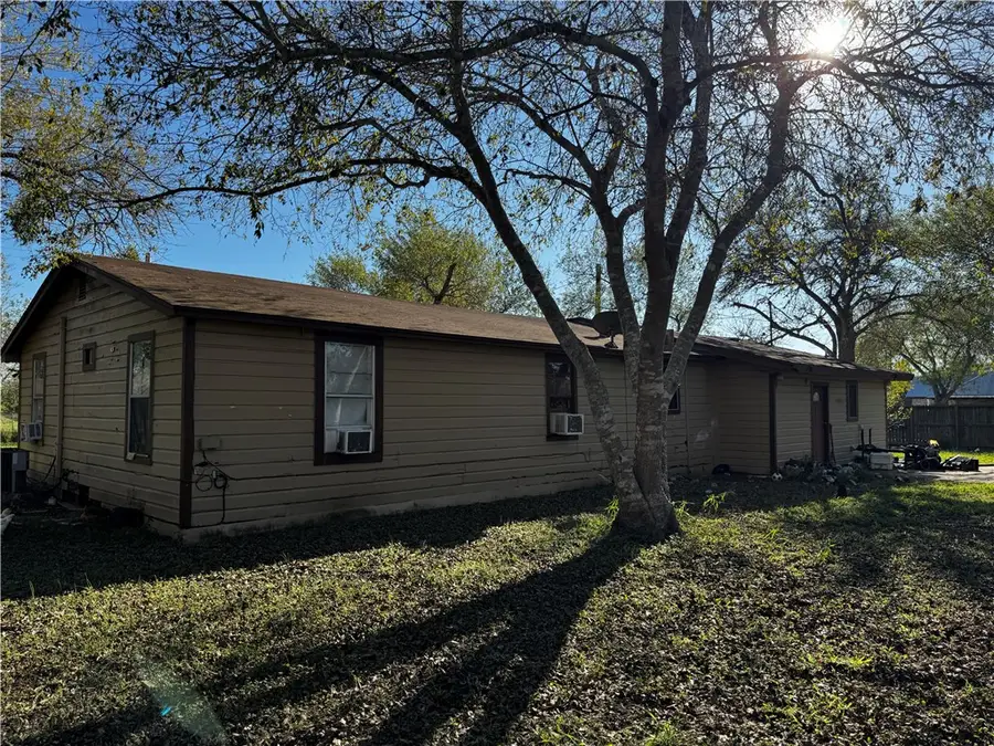 2899 Third Road, Beeville, TX 78102 - #3