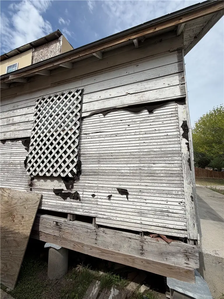 616 E Avenue H, Robstown, TX 78380 - #1