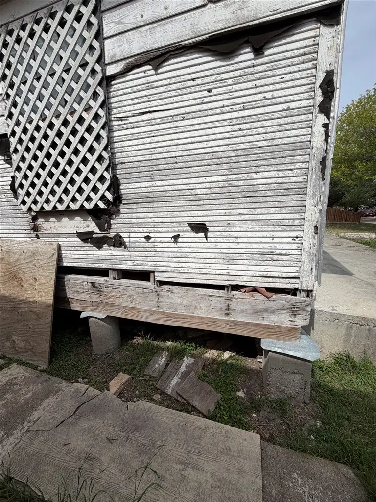 616 E Avenue H, Robstown, TX 78380 - #2