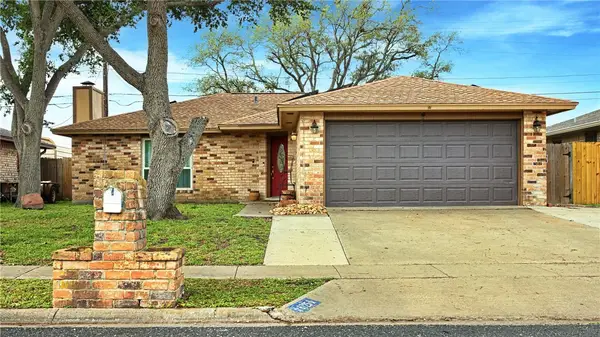 6725 Meadowbreeze Parkway, Corpus Christi, TX 78414