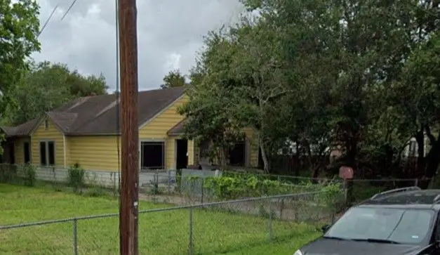 515 E 4th Street, Alice, TX 78332 - #3