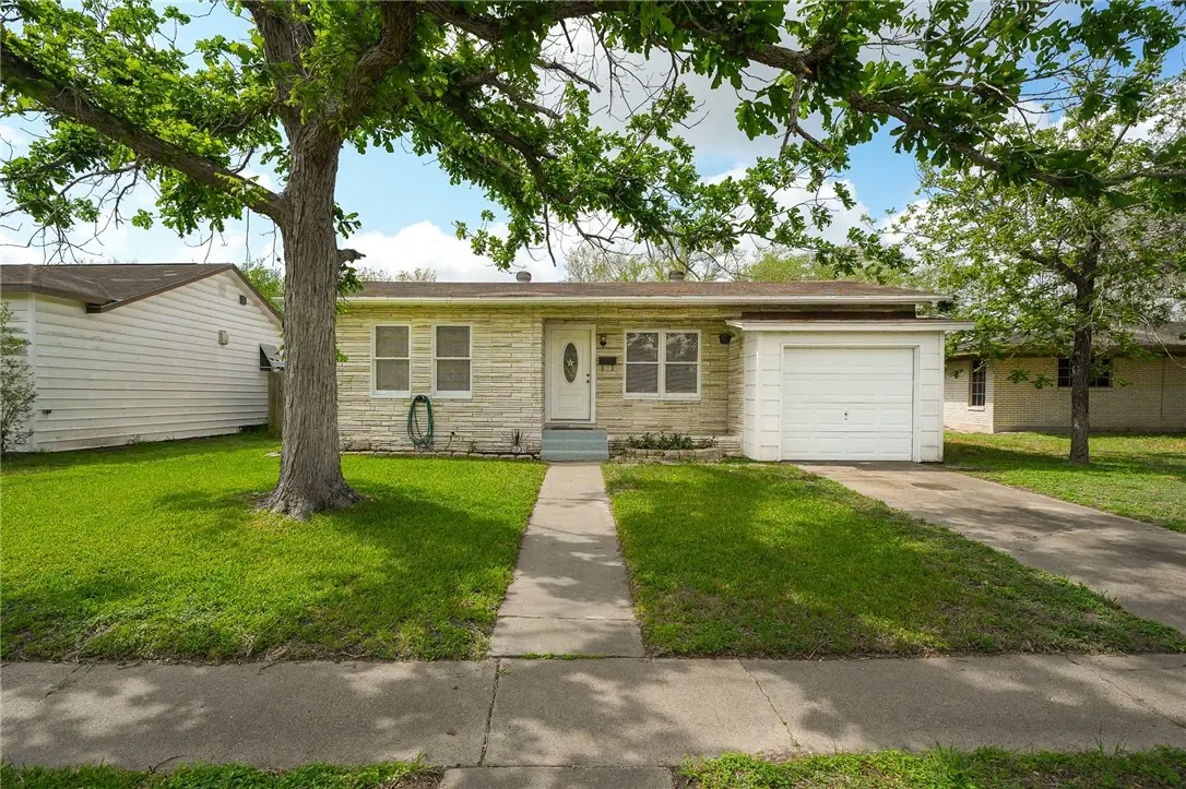 804 Edwards Street, Sinton, TX 78387 - #1