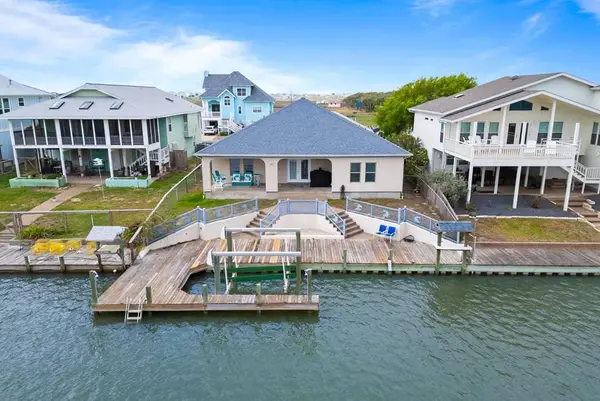 204 Lands End Street, Rockport, TX 78382