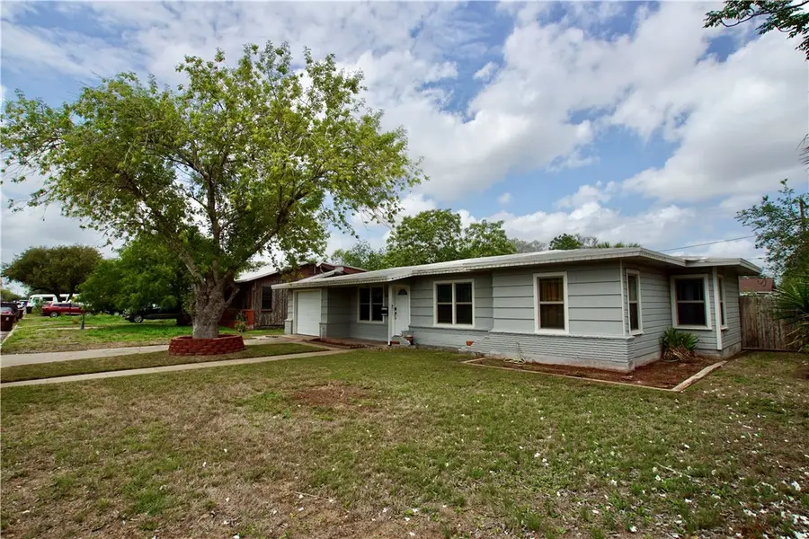 524 E Miller Avenue, Kingsville, TX 78363 - #2
