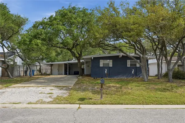 1904 Bay Avenue, Rockport, TX 78382