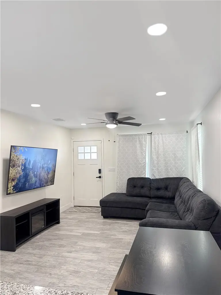 604 S Alta Vista Street, Beeville, TX 78102 - #3