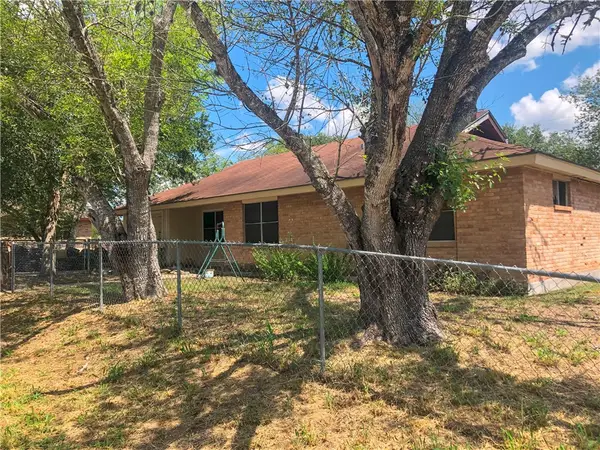 10446 5th Street, Beeville, TX 78102