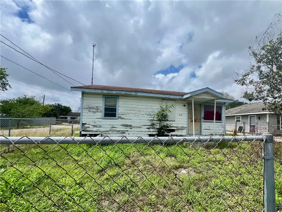 919 S Brownlee Boulevard, Corpus Christi, TX 78404 - #2