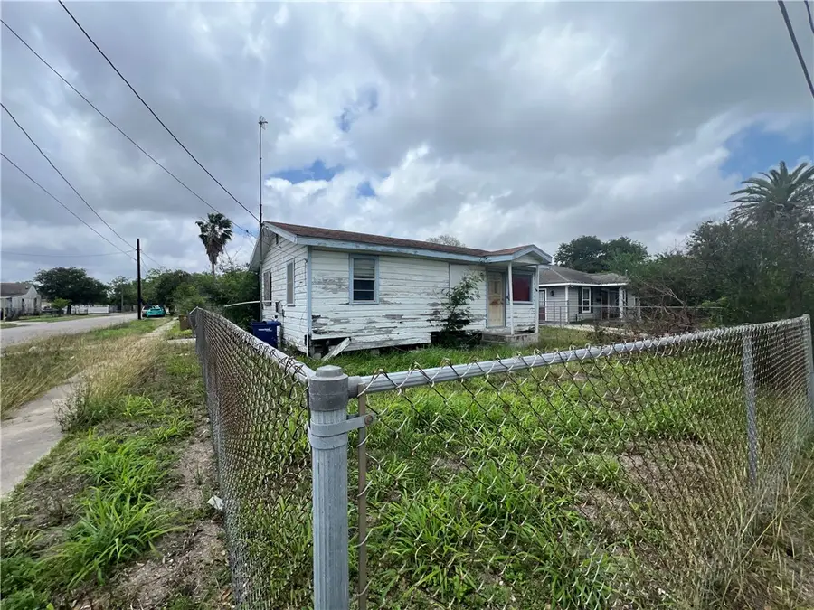 919 S Brownlee Boulevard, Corpus Christi, TX 78404 - #3