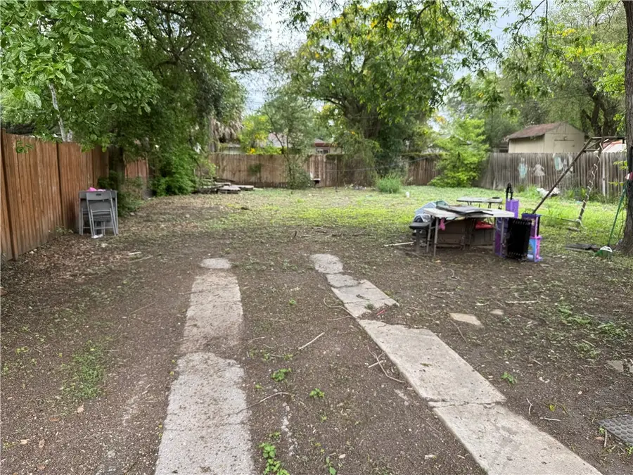 1131 E 5th Street, Alice, TX 78332 - #2