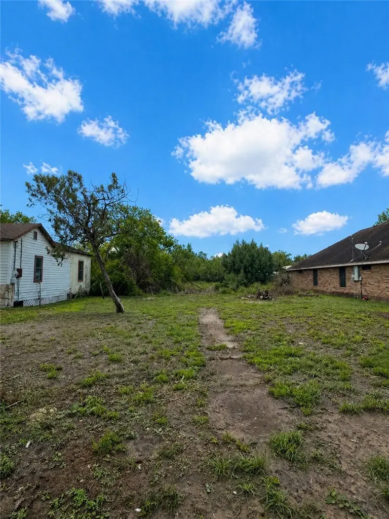 113 Sidbury Avenue, Alice, TX 78332 - #2