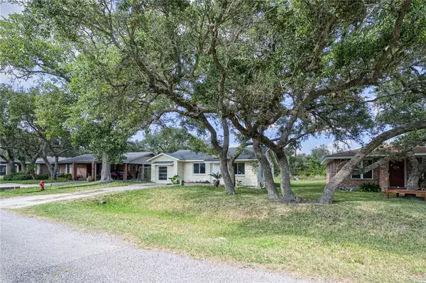 123 Cenizo, Rockport, TX 78382