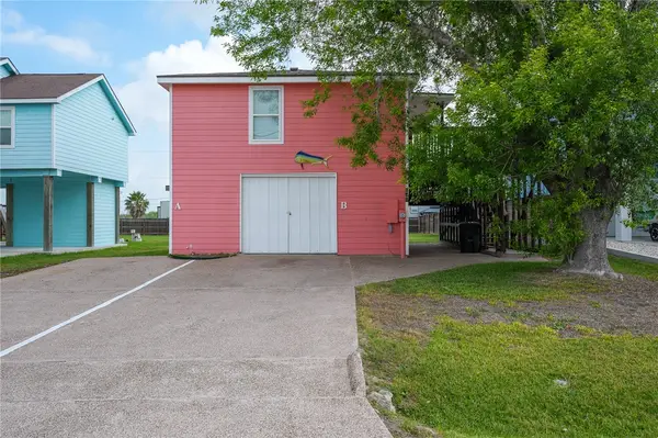 108 Port Avenue, Rockport, TX 78382