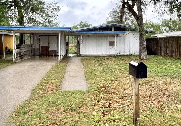 718 E Copano Street, Mathis, TX 78368