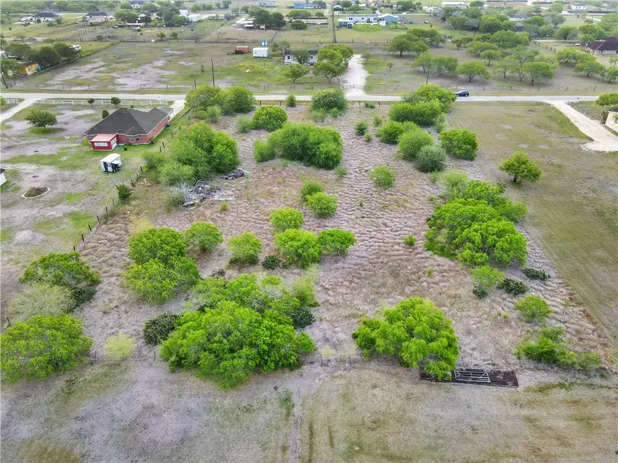 133 Davis, Robstown, TX 78380 - #2