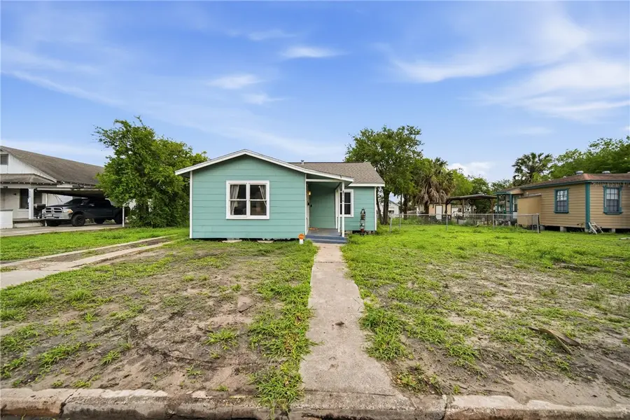 516 E Johnston Avenue, Kingsville, TX 78363 - #2