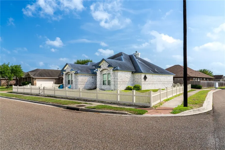 6821 Round Table Street, Corpus Christi, TX 78414 - #2