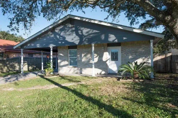 728 S Fuqua Street, Rockport, TX 78382
