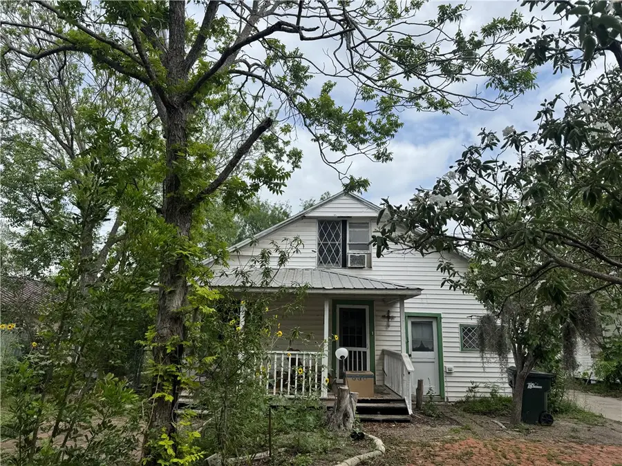 635 Victoria Avenue, Taft, TX 78390 - #2