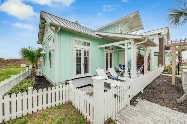 600 Center N #17, Port Aransas, TX 78373
