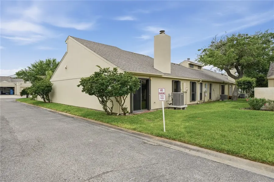 107 Pebble Creek Drive, Rockport, TX 78382 - #2