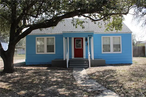 903 W Alice Avenue, Kingsville, TX 78363