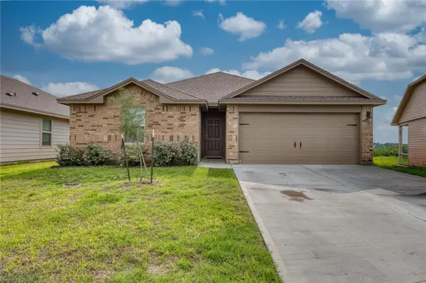 138 Donegal Street, Sinton, TX 78387