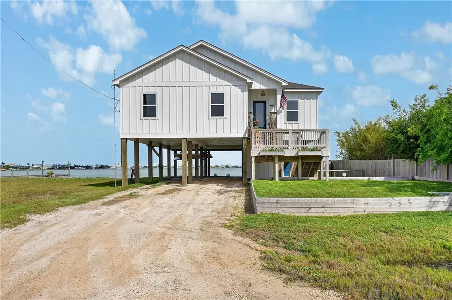 135 Lakeshore Drive, Rockport, TX 78382 - #2