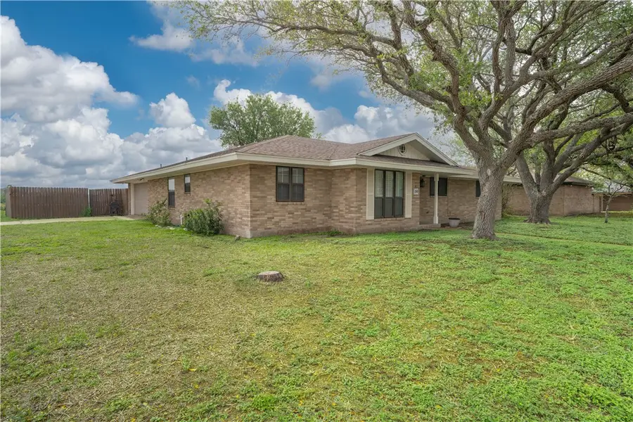 750 Retama Avenue, Taft, TX 78390 - #2
