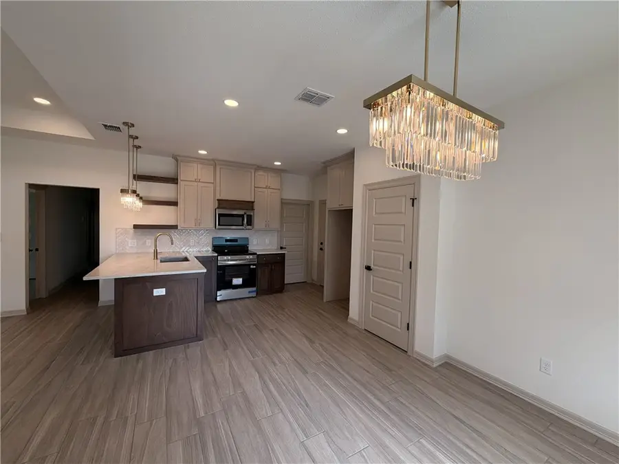 542 Balboa Street, Corpus Christi, TX 78405 - #3