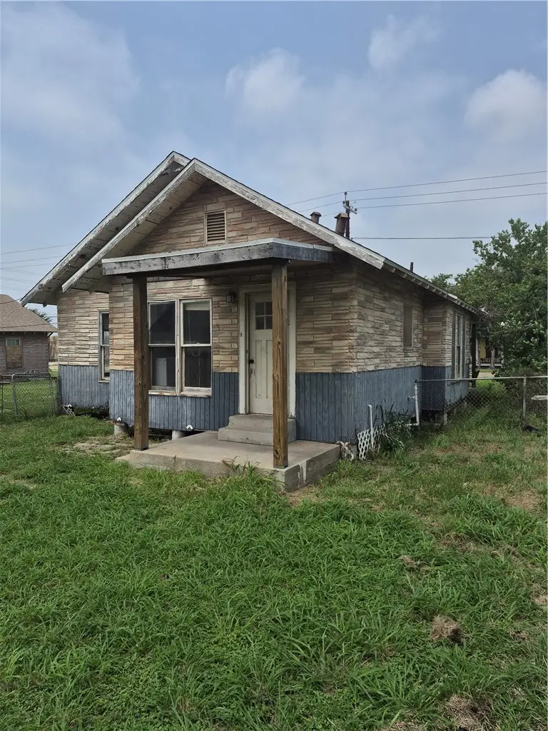 202 N Gregory Street, Gregory, TX 78359 - #3