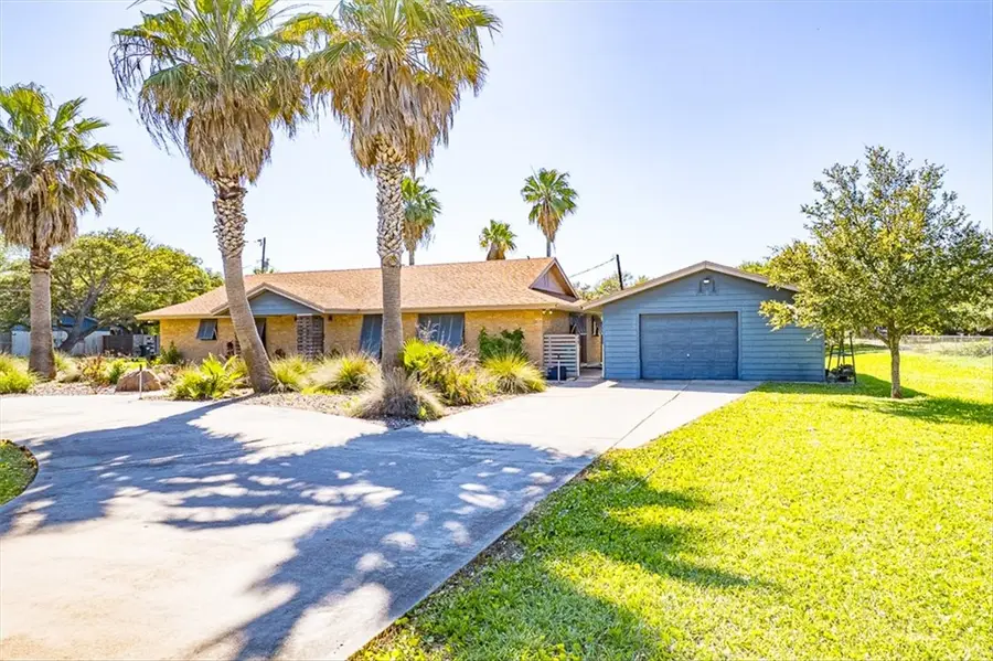 1602 S Avenue A, Aransas Pass, TX 78336 - #2