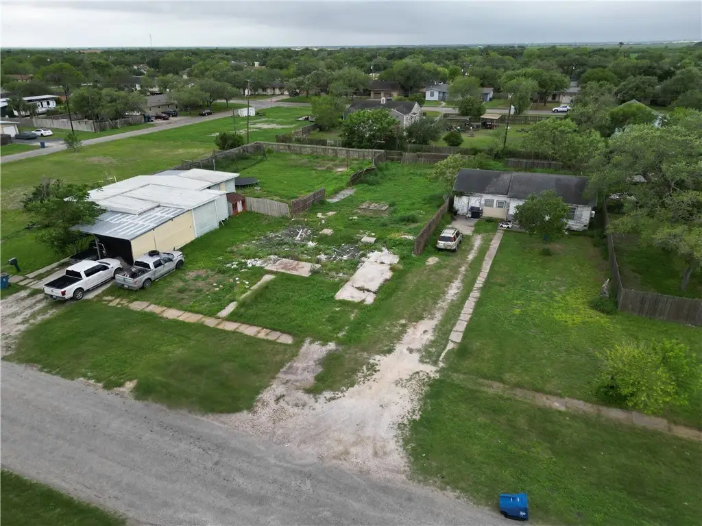 408 E 5th Street, Bishop, TX 78343 - #1