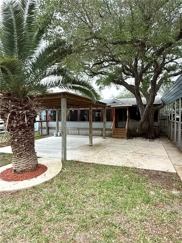 216 S Lake Drive, Rockport, TX 78382