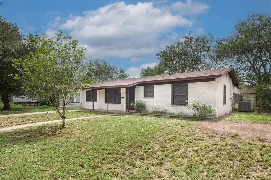 900 E Hancock Street, Beeville, TX 78102 - #2