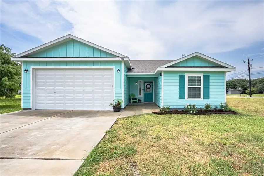1411 E Linden Street, Rockport, TX 78382 - #2